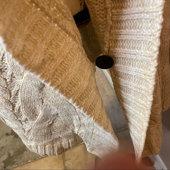 Cream poncho sweater  - Picture 4 of 6